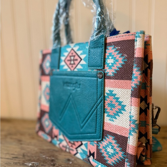 Wrangler Blue and Pink Aztec/western/crossbody purse/tote bag - Picture 5 of 6
